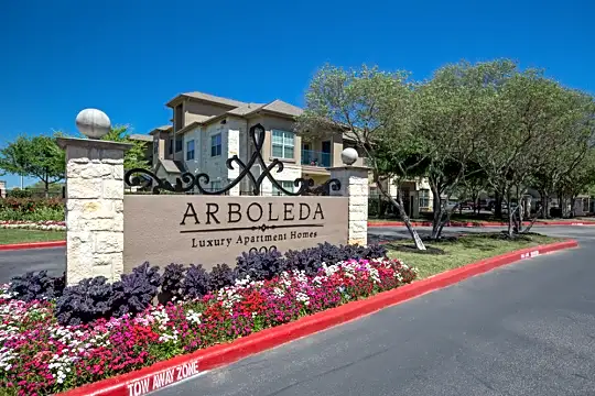 Arboleda Apartment Homes Photo 2
