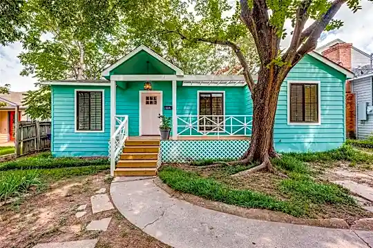 8715 San Leandro Dr Photo 1