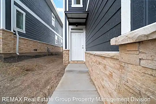 3583 E Uintah St Photo 2