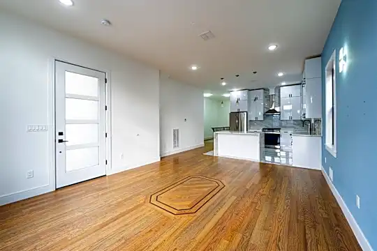 8 Jefferson Ave #A Photo 2