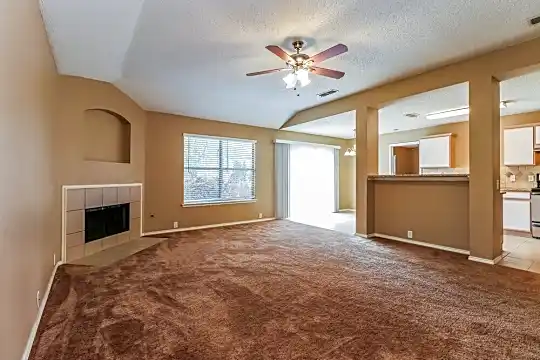 1117 Greenbend Dr Photo 2