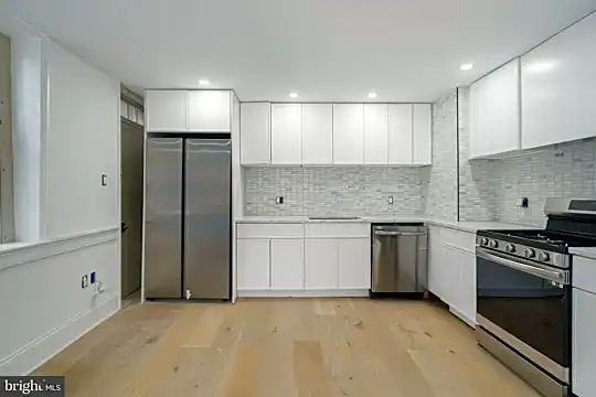 102 Fitzwater St Photo 1
