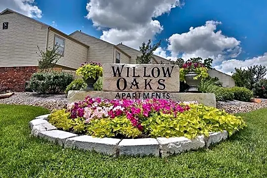 Willow Oaks Apartment Photo 1