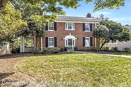 1818 Crestwood Dr Photo 2