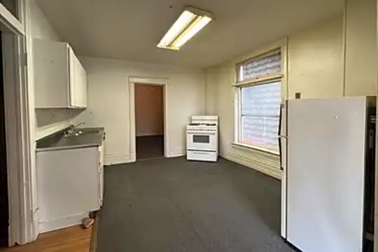 638 4th St Photo 2