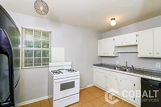 210 Kirkwood Rd NE Photo 1