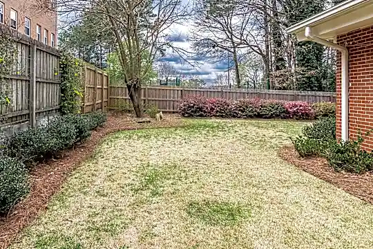 2578 Stoland Dr NE Photo 2