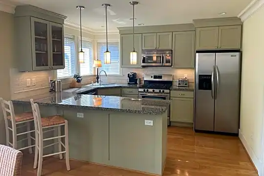 1108 Taylor Ave N Photo 2