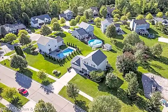 991 Waters Edge Ln Photo 2