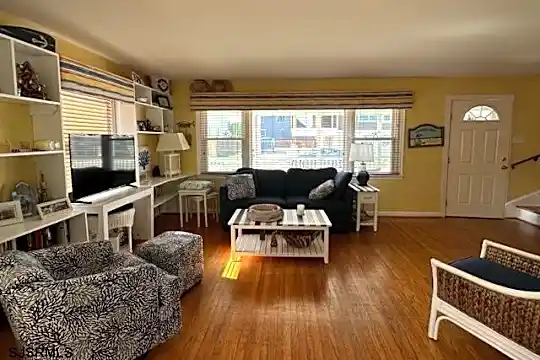 15 N Pelham Ave Photo 2
