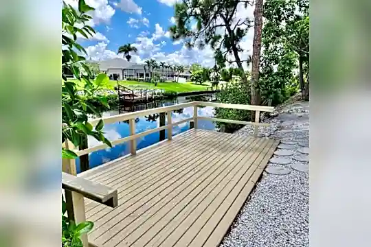 20591 Porthole Ct Photo 2