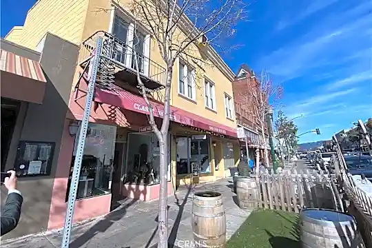 1321 Park St Photo 2