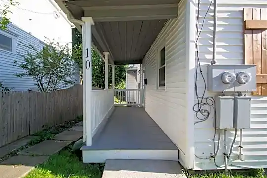 10 Hough St Photo 2