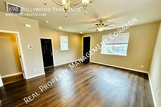 3698 Hollywood Park Drive Photo 2