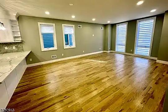 10 Washington St #1 Photo 1