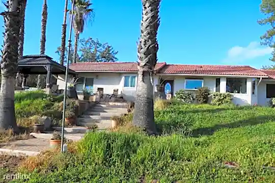38083 De Luz Rd Photo 2