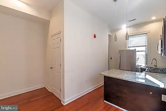 1633 W Girard Ave #2R Photo 1