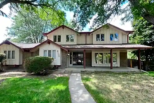4700 W 101st Pl