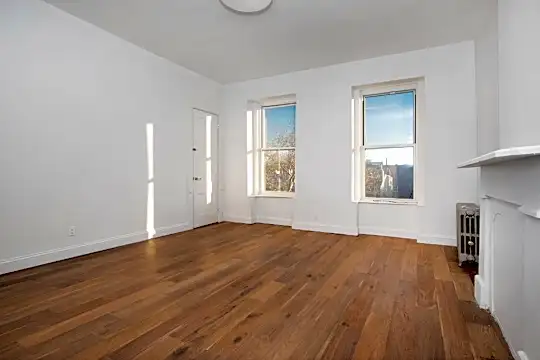 443 Hancock St Photo 1