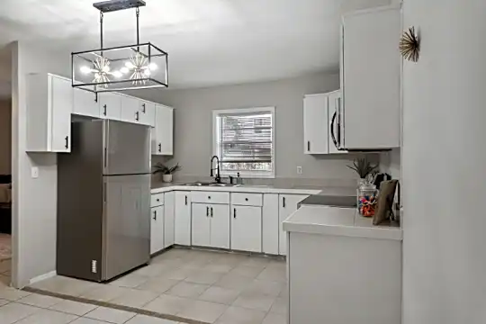 2706 W Tyson Ave Photo 1