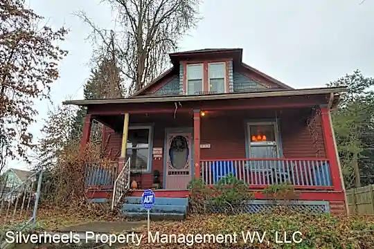 1329 16th St Photo 1