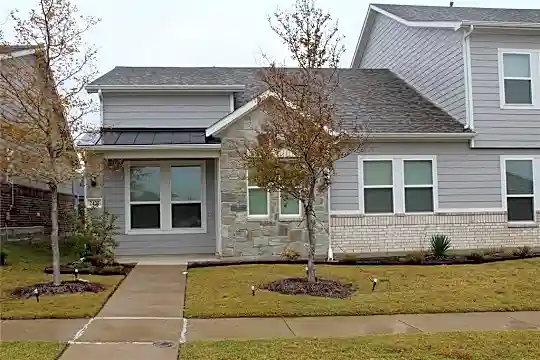 2432 Freshwater Ln Photo 2