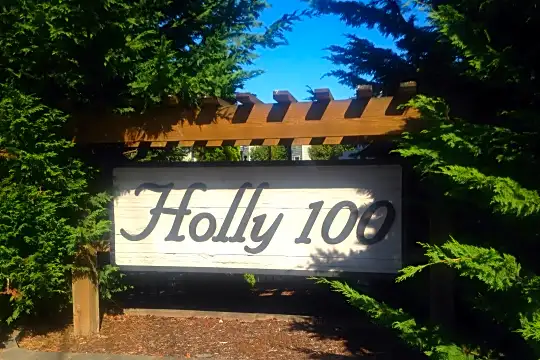 Holly 100 Photo 2