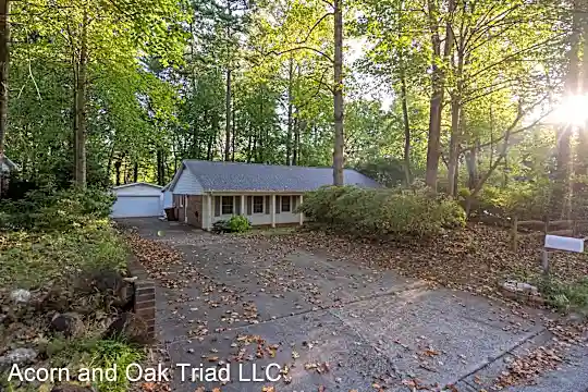 2104 Cottage Pl Photo 1