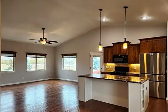 4602 Pendleton Ave Photo 2