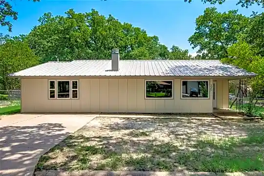 225 Littlefield Dr Photo 1