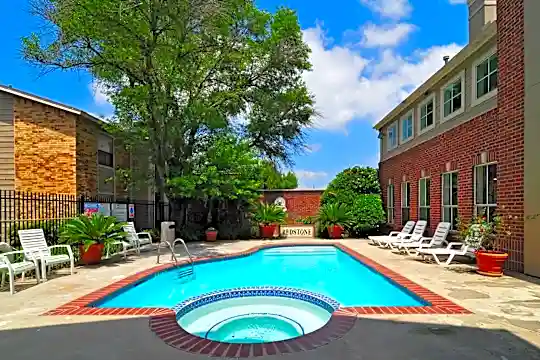 Redstone Apartments Photo 1