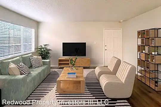 419 W Flora St Photo 2