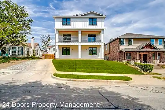 2811 Forest Park Blvd Photo 2
