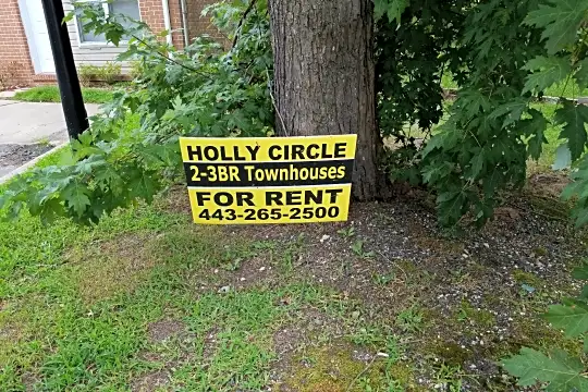 Holly Circle Townhouses Photo 2