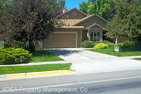524 SW Higgins Ave Photo 1
