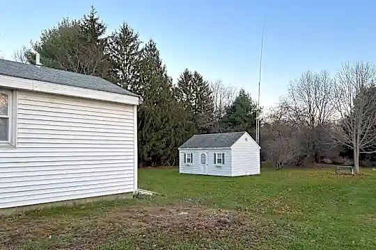 577 Summer St Photo 2