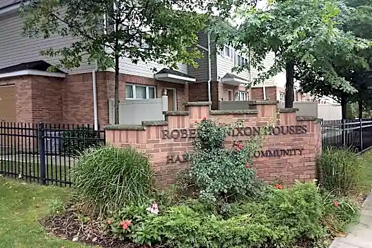Roberta Nixon Houses at Harbor Homes Photo 2