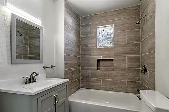 715 Maple Row Photo 2
