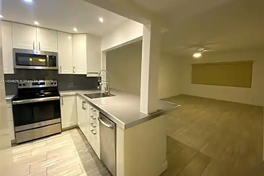 5181 W Oakland Park Blvd #108 Photo 1