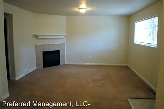 3816 Gregg Way Photo 2