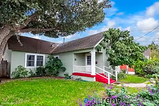4306 Fillmore St Photo 1