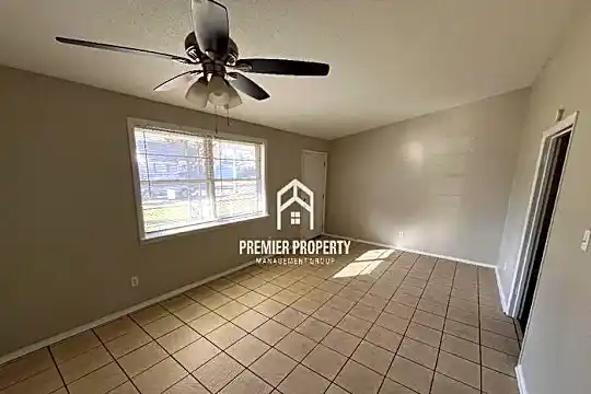 2990 Camden St Photo 2