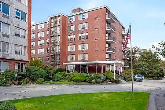20 Hammond Pond Pkwy #401 Photo 2