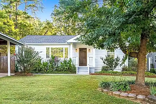 2945 Surrey Ln Photo 1