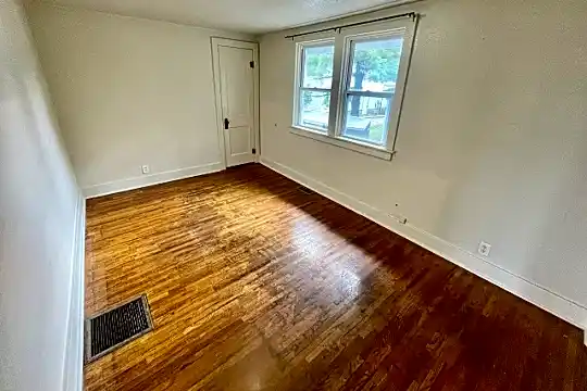 400 2nd Ave SW Photo 2