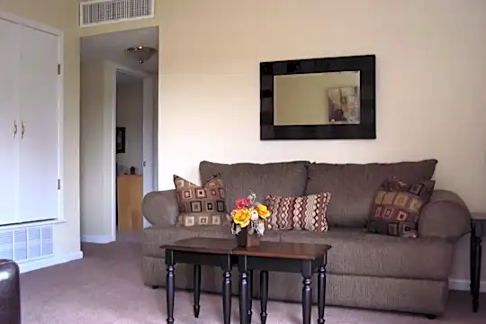 Wilshire Valley Apartments Photo 2