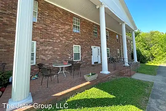 620 Oak Park Blvd Photo 1
