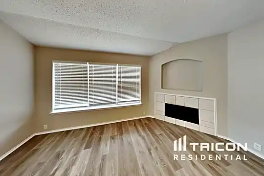 1619 Columbia Drive Photo 2