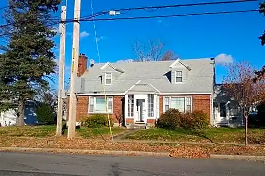 429 Burncoat St Photo 1