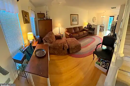 35 Stratton Ct Photo 2